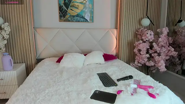 Mila Hank  online show from February 4, 12:55 pm