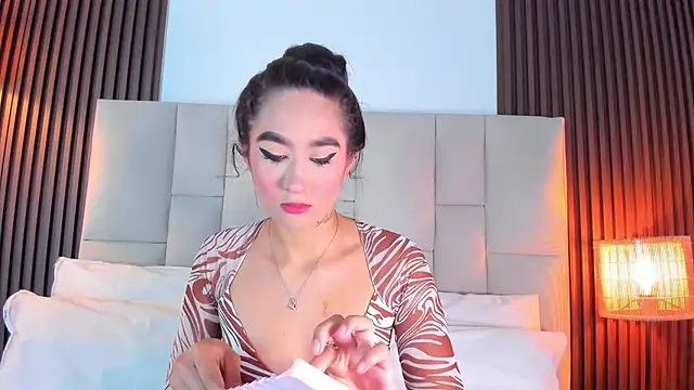 Nicolqueen  online show from June 23, 11:41 am