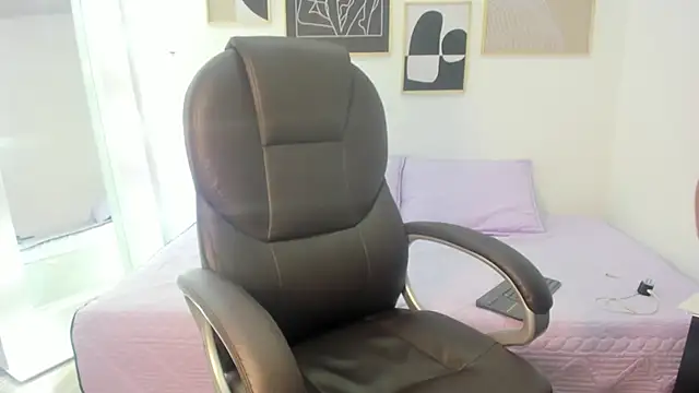 Snapshot of koraline_333 chatting on October 16, 10:22 pm koraline 333 online show from October 16, 10:22 pm