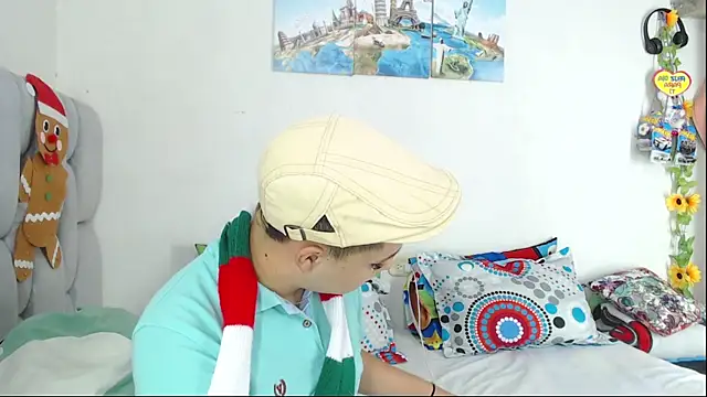 christopher Hot online show from December 3, 8:40 pm