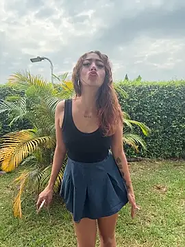 Snapshot of roxyrougee chatting on March 13, 2:12 pm roxyrougee online show from March 13, 2:12 pm