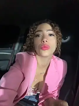 Snapshot of roxyrougee chatting on May 3, 10:10 am roxyrougee online show from May 3, 10:10 am