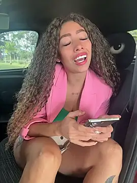 Snapshot of roxyrougee chatting on May 12, 12:57 pm roxyrougee online show from May 12, 12:57 pm