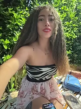 Snapshot of roxyrougee chatting on May 29, 10:46 am roxyrougee online show from May 29, 10:46 am