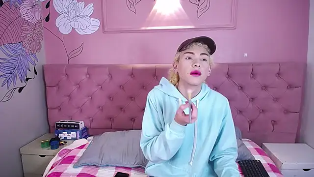 Snapshot of Aaron_Fordd chatting on December 16, 12:43 pm Aaron Fordd online show from December 16, 12:43 pm