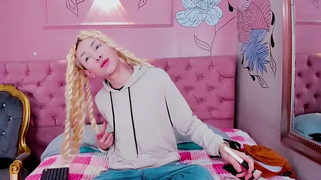 Snapshot of Aaron_Fordd chatting on December 22, 1:30 pm Aaron Fordd online show from December 22, 1:30 pm