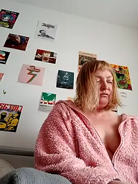 LiluLiluLilu online show from March 21, 4:21 pm