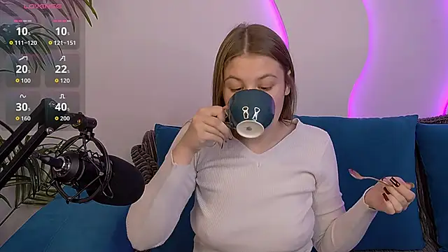 MelanieHenders online show from September 15, 5:51 am