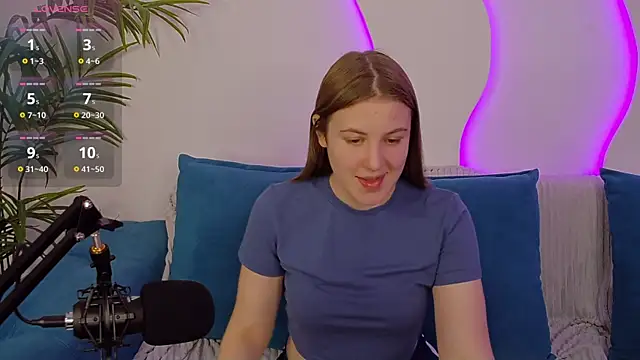 MelanieHenders online show from September 25, 10:30 am