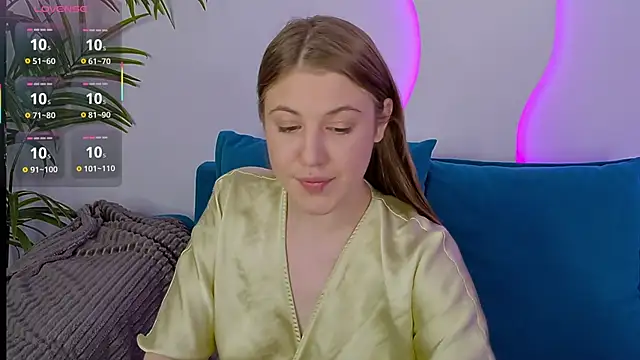 MelanieHenders online show from October 3, 5:59 am