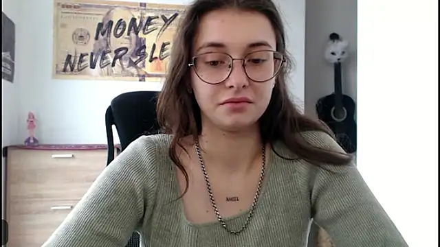 Snapshot of HotAnna2004 chatting on October 18, 10:27 am HotAnna2004 online show from October 18, 10:27 am