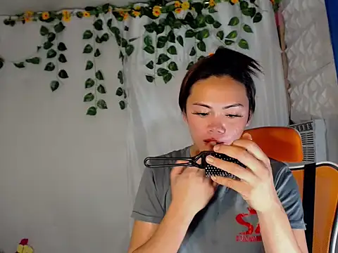 Snapshot of sugar_pussy69 chatting on January 17, 4:33 pm sugar pussy69 online show from January 17, 4:33 pm