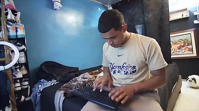 Snapshot of JoshuaMiller chatting on September 21, 1:02 pm JoshuaMiller online show from September 21, 1:02 pm