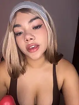 Dakota-Lona online show from March 25, 9:21 pm