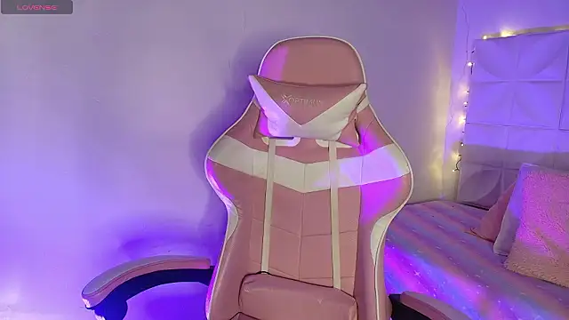 Snapshot of Abril1_gh chatting on February 23, 2:03 pm Abril1 gh online show from February 23, 2:03 pm