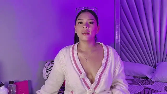 HatsaJones online show from April 9, 4:01 am