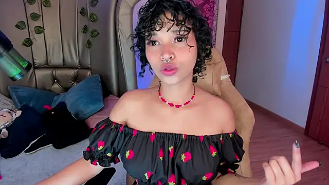 Snapshot of DaniCollinn_ chatting on February 14, 12:57 pm DaniCollinn online show from February 14, 12:57 pm