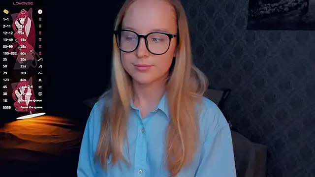 SoonMoor online show from October 12, 4:17 pm