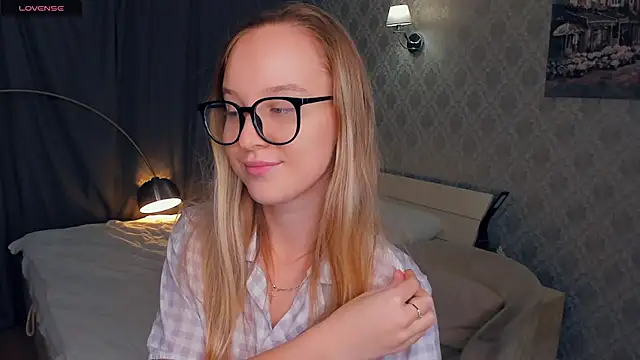 SoonMoor online show from October 20, 4:07 pm