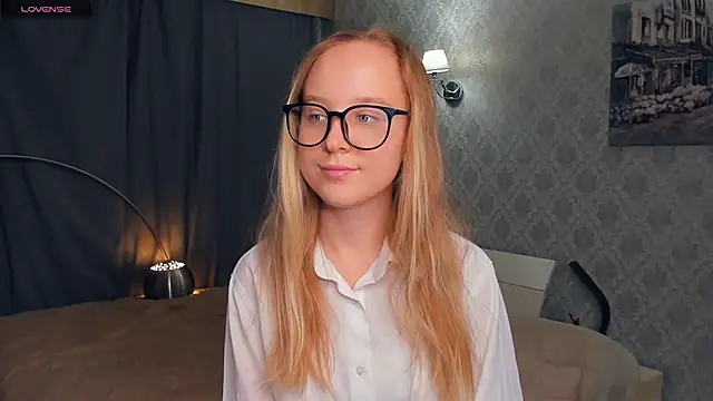 SoonMoor online show from October 27, 7:07 pm