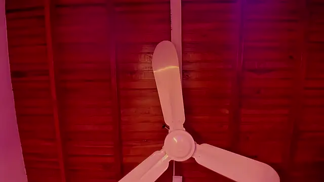 Snapshot of Gabby_Haze chatting on December 14, 10:25 pm Gabby Haze online show from December 14, 10:25 pm