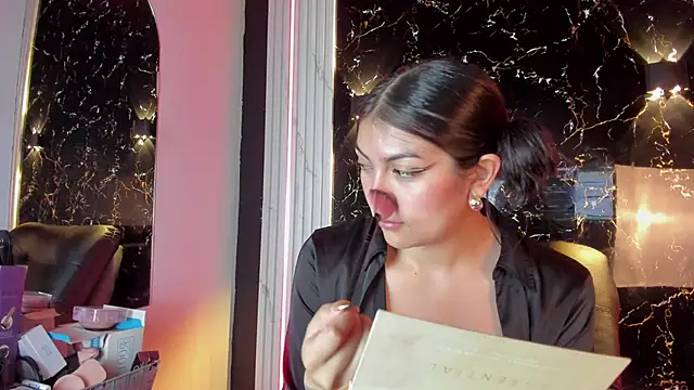 LolaXXXperience online show from October 30, 11:11 am