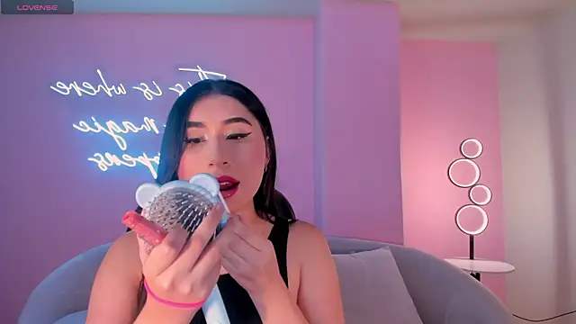 MayaMoretti  online show from December 22, 5:15 am