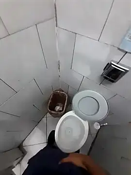 Snapshot of Deivi159078 chatting on September 9, 12:32 am Deivi159078 online show from September 9, 12:32 am