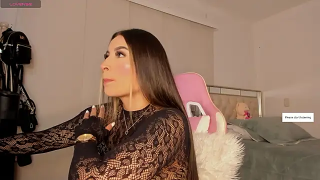 Lauuuuuuuu  online show from February 7, 3:32 am