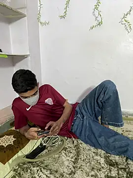 Snapshot of Sex_Queen_aaraya chatting on March 24, 3:17 pm Sex Queen aaraya online show from March 24, 3:17 pm