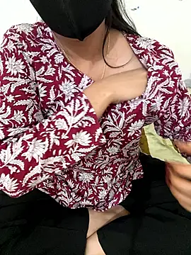 Snapshot of Sex_Queen_aaraya chatting on April 8, 3:56 pm Sex Queen aaraya online show from April 8, 3:56 pm