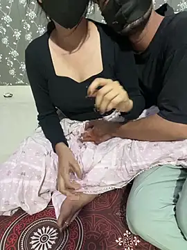 Snapshot of Sex_Queen_aaraya chatting on April 26, 2:26 pm Sex Queen aaraya online show from April 26, 2:26 pm