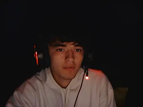 Snapshot of Chino_2424 chatting on May 27, 11:02 pm Chino 2424 online show from May 27, 11:02 pm