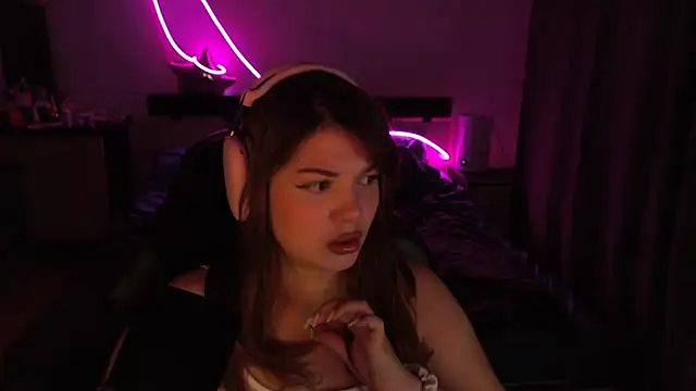 Snapshot of NutsGilmore chatting on October 19, 5:13 pm NutsGilmore online show from October 19, 5:13 pm