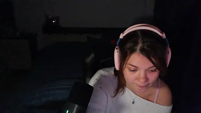 Snapshot of NutsGilmore chatting on October 21, 5:24 pm NutsGilmore online show from October 21, 5:24 pm