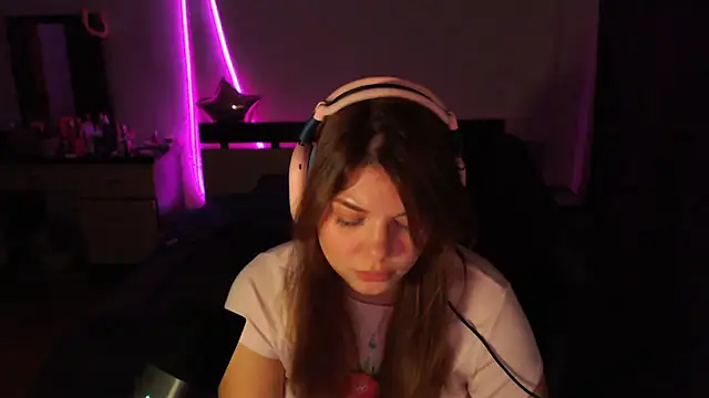 Snapshot of NutsGilmore chatting on October 25, 5:08 pm NutsGilmore online show from October 25, 5:08 pm