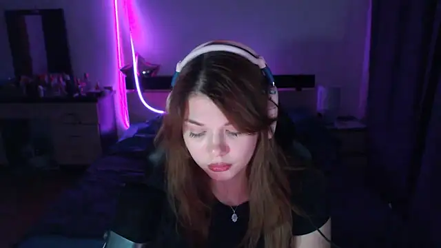 Snapshot of NutsGilmore chatting on October 28, 5:26 pm NutsGilmore online show from October 28, 5:26 pm