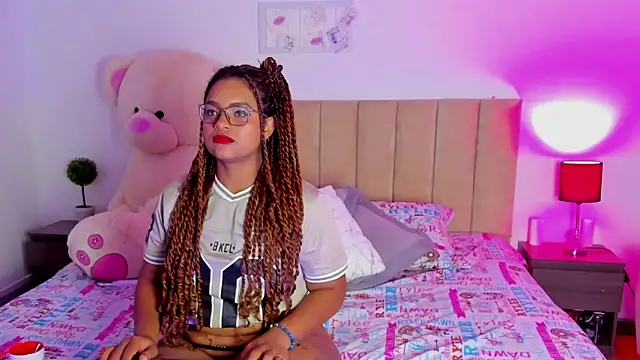 Hill Brownie online show from December 5, 1:20 pm