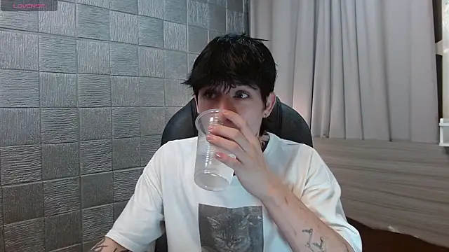 Iantwink18 online show from January 6, 8:23 pm