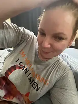 aussiepeaches online show from November 11, 1:55 pm