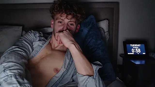 DominantAlex18 online show from December 16, 12:59 am