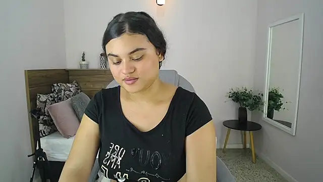 Snapshot of Miabloomm_ chatting on October 8, 3:26 am Miabloomm online show from October 8, 3:26 am