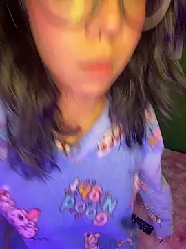 Snapshot of Valen-Foxx chatting on October 2, 5:14 am Valen-Foxx online show from October 2, 5:14 am