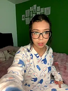 Snapshot of Valen-Foxx chatting on October 9, 6:00 am Valen-Foxx online show from October 9, 6:00 am