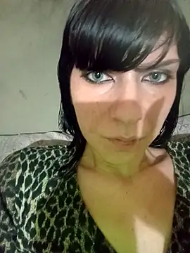 Snapshot of Lea9816 chatting on October 31, 11:28 pm Lea9816 online show from October 31, 11:28 pm