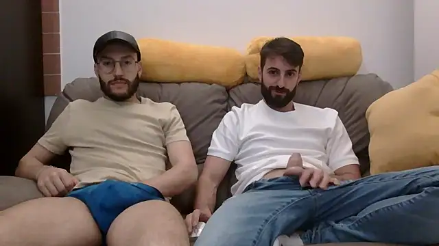 Amicisegreti online show from April 11, 7:40 pm