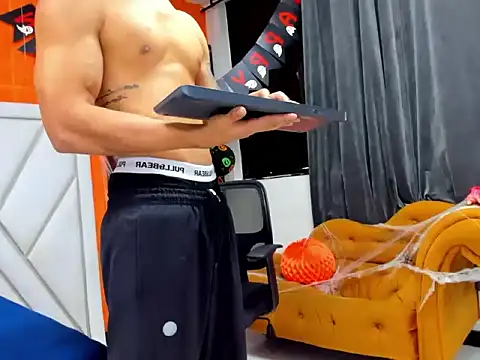 Snapshot of adrian_ray chatting on November 3, 6:31 pm adrian ray online show from November 3, 6:31 pm