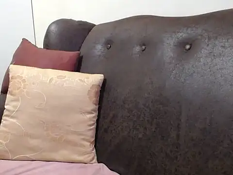 bustylaura4u online show from January 9, 10:07 am