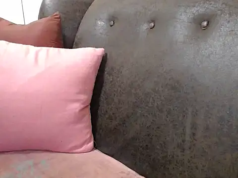 bustylaura4u online show from March 25, 11:00 pm