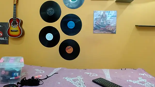 Snapshot of valeria18sexy chatting on October 22, 1:00 pm valeria18sexy online show from October 22, 1:00 pm